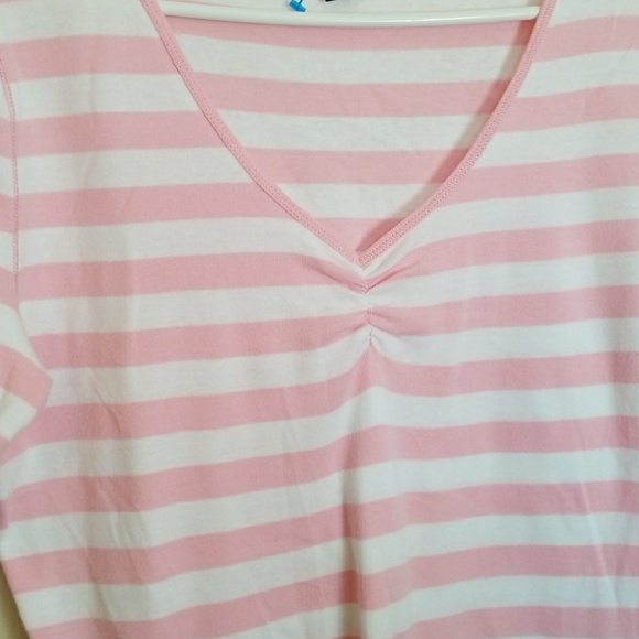 Cute top - Picture 2 of 3